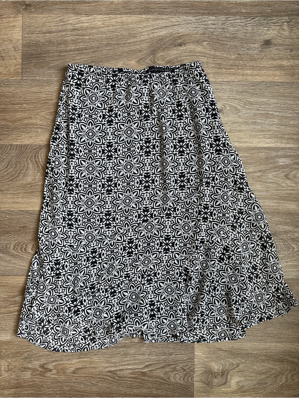 Kim‎ Rogers Petite Medium Black White Geometric Floral Midi Skirt PM